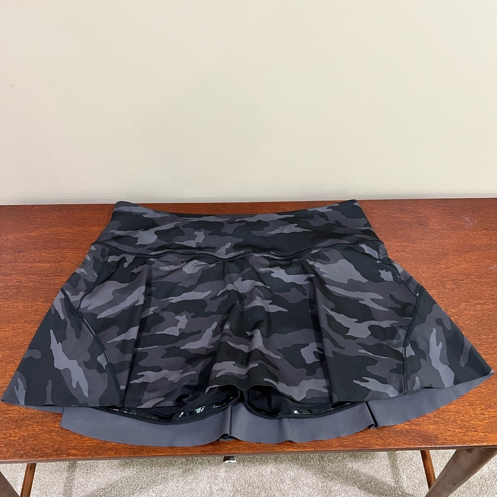 Athleta ace tennis skirt black Camo large